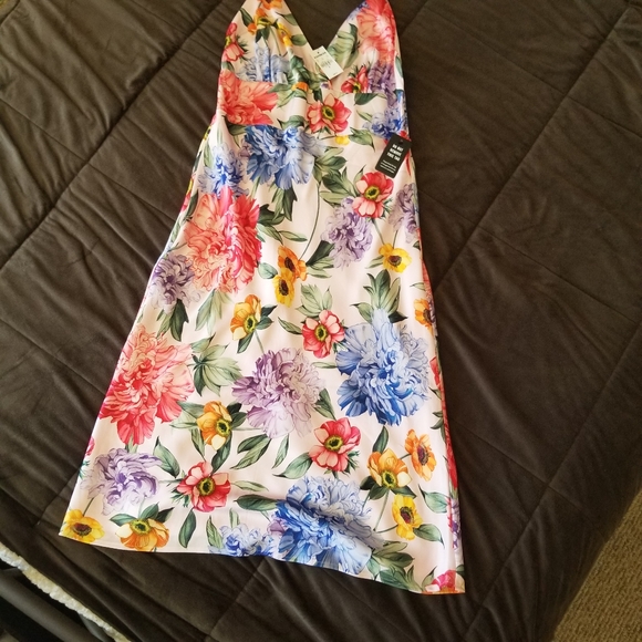 Dress - Picture 5 of 9